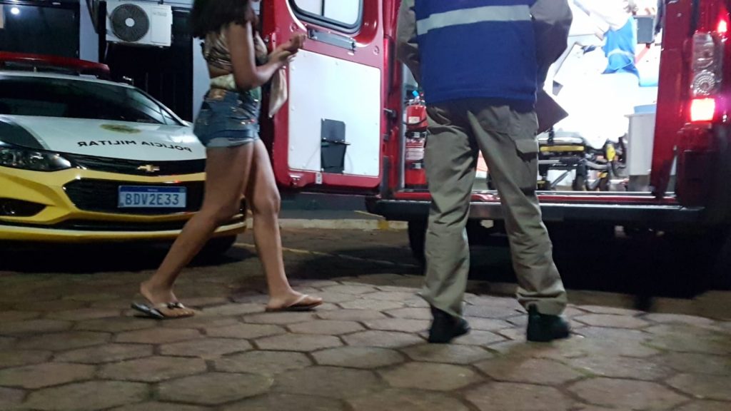 Na 15ª SDP, Siate presta atendimento a mulher vítima de violência doméstica; ela apresentava fratura no punho