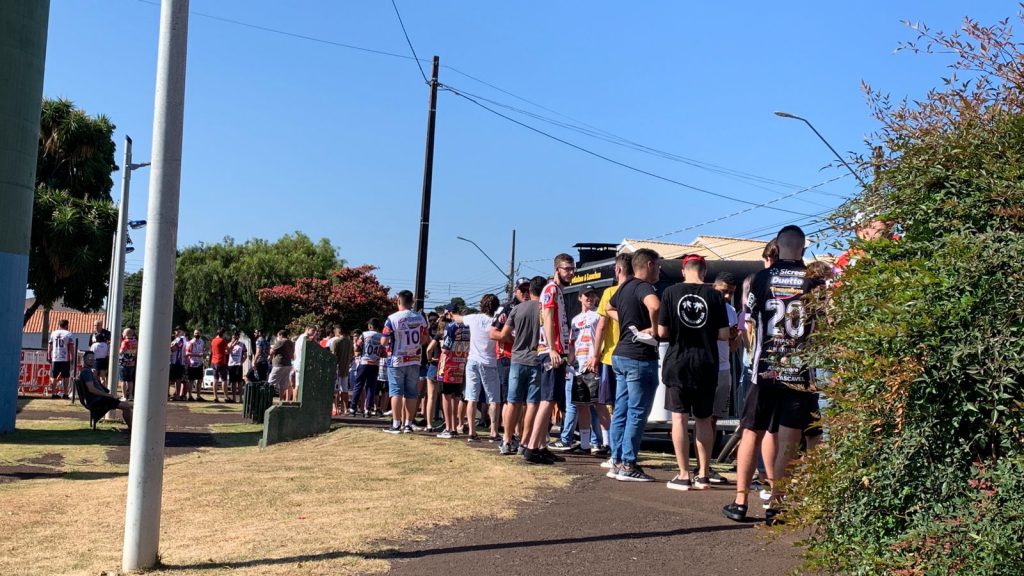 LNF: Chegou a hora! Cascavelenses lotam ginásio da Neva