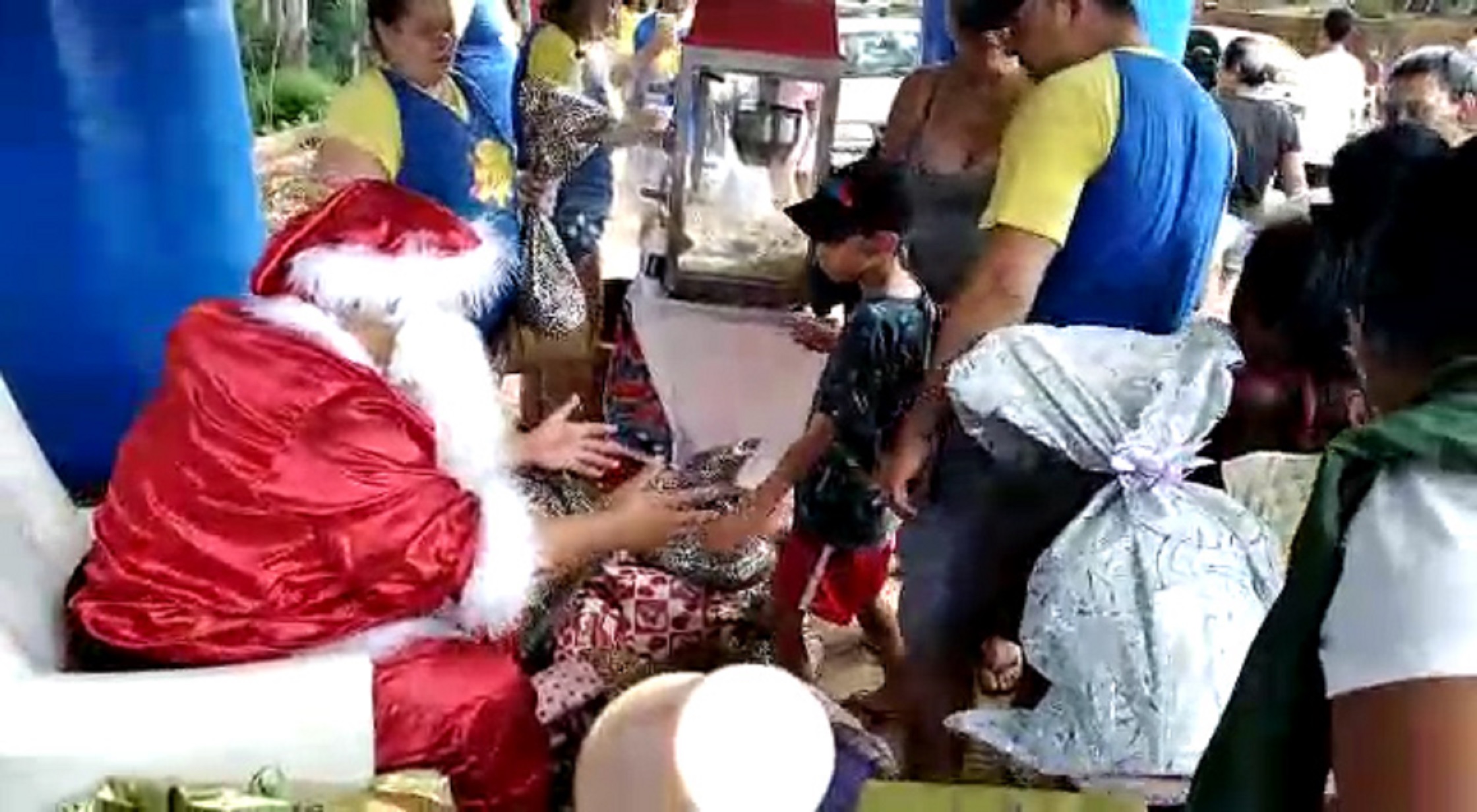 Grupo Amigos do Bem realiza natal para crianças no Bairro XIV de Novembro, em Cascavel
