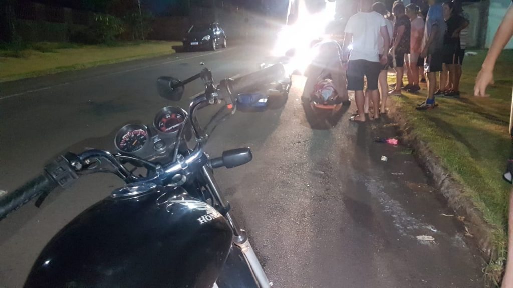 Mulher fica ferida ao ser atropelada por moto no Coqueiral