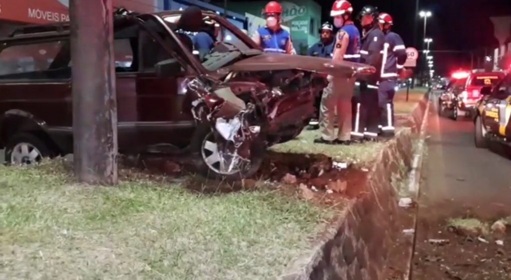 Polícia Militar fala sobre acidente de trânsito que resultou em morte na Av. Carlos Gomes, em Cascavel Polícia Militar fala sobre acidente de trânsito que resultou em morte na Av. Carlos Gomes, em Cascavel