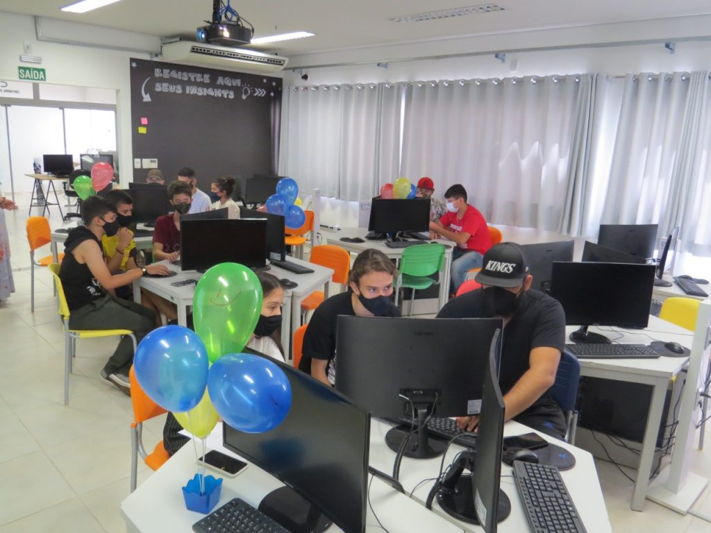 Jovens terminam primeiro módulo do curso de Lógica de Programação do Progeti