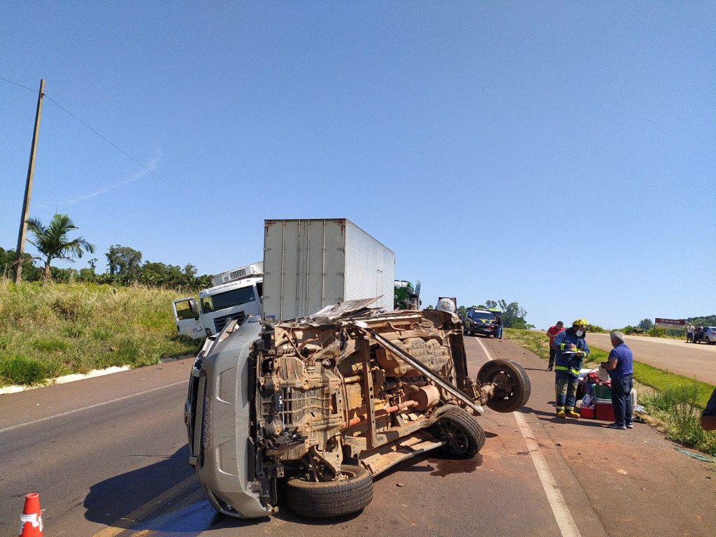 PRF atende acidente com vários veículos na BR-163 em Capitão Leônidas Marques
