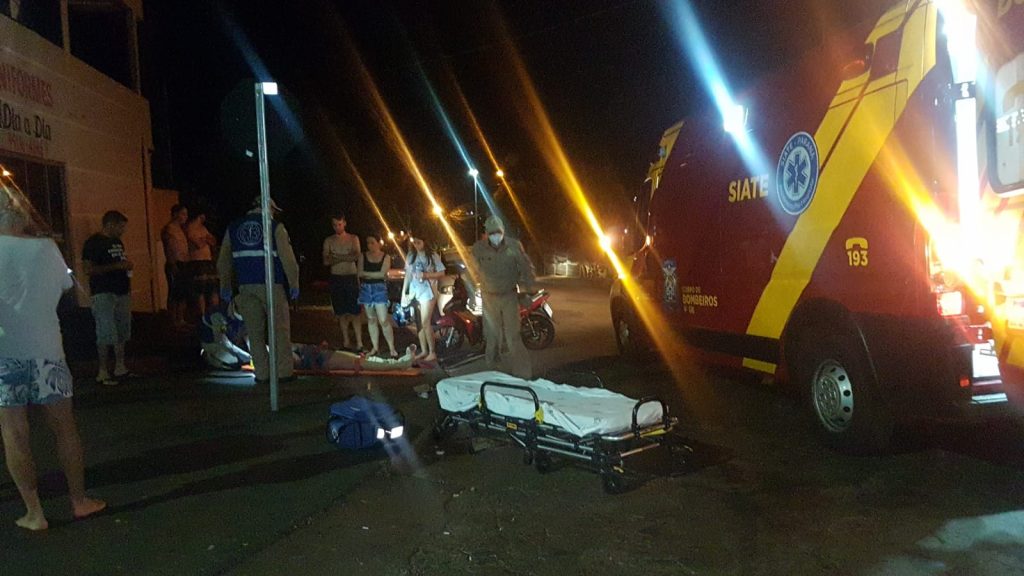 Condutora de Biz fratura o pé em colisão contra carro no Jardim Consolata