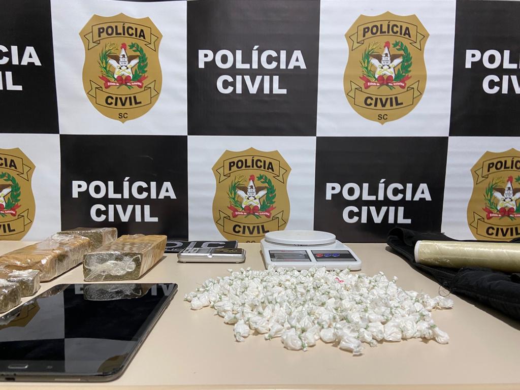 Investigação da Polícia Civil resulta em prisões por tráfico de drogas em São José