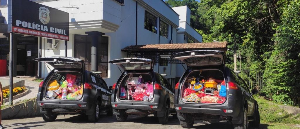 Em Concórdia, policiais civis arrecadam e doam brinquedos em campanha solidária de Natal