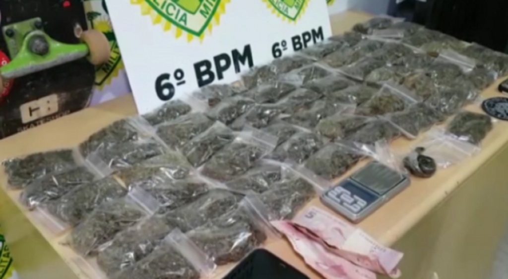 PM fala sobre prisão de jovem que estava drogas na pista de skate do Complexo Esportivo Ciro Nardi PM fala sobre prisão de jovem que estava drogas na pista de skate do Complexo Esportivo Ciro Nardi