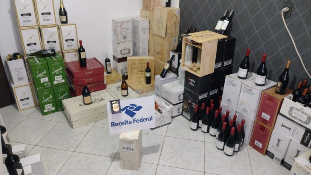 Ação conjunta resulta em apreensão de mais de R$ 100 mil em bebidas da Argentina