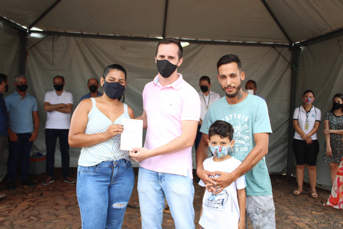 Governo entrega mais oito conjuntos e 222 famílias vão passar o Natal na casa própria Imagem referente a Governo entrega mais oito conjuntos e 222 famílias vão passar o Natal na casa própria