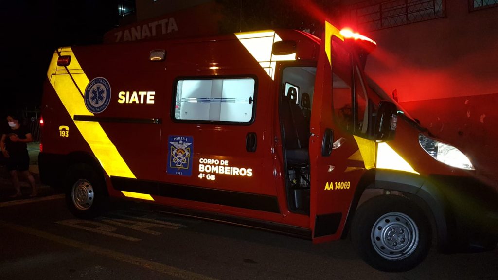 Enquanto fazia pintura, homem cai em degrau de escada, fica ferido e mobiliza Siate ao Cascavel Velho