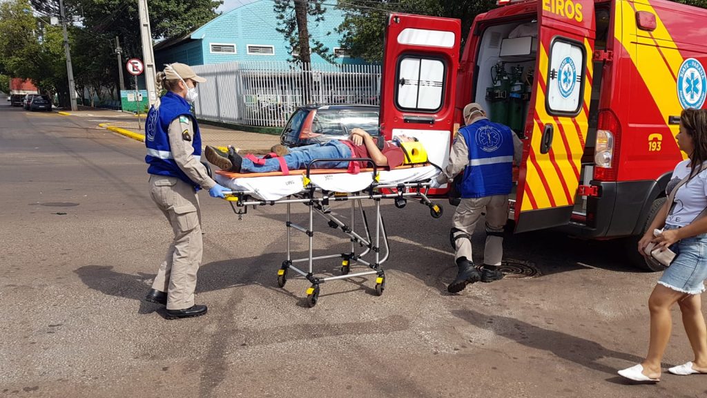 Rapaz fica ferido após colisão de trânsito no Bairro São Cristóvão Rapaz fica ferido após colisão de trânsito no Bairro São Cristóvão
