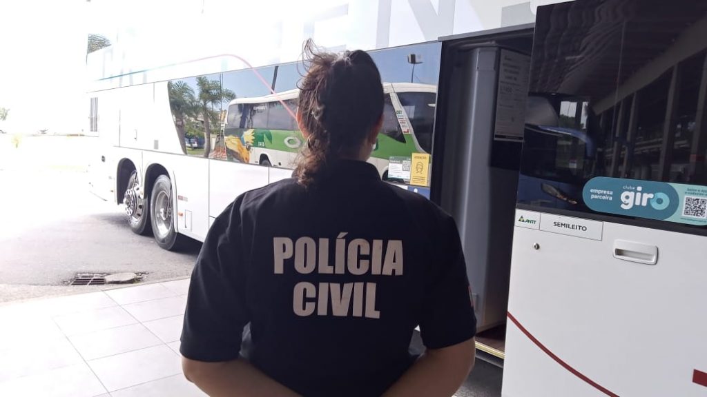 Polícia Civil realiza operação de fiscalização no terminal rodoviário de Florianópolis nesta quinta-feira (23)