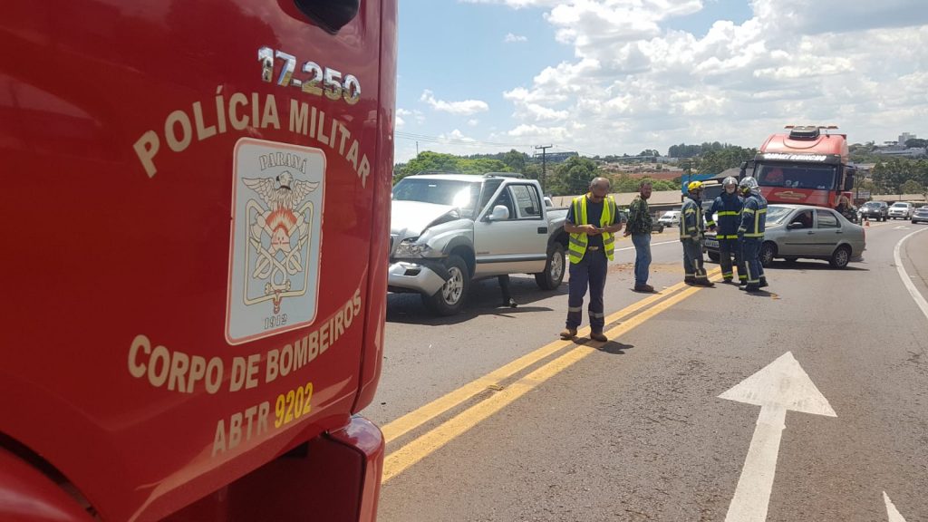Mulher fica ferida em engavetamento na BR-277, em Cascavel