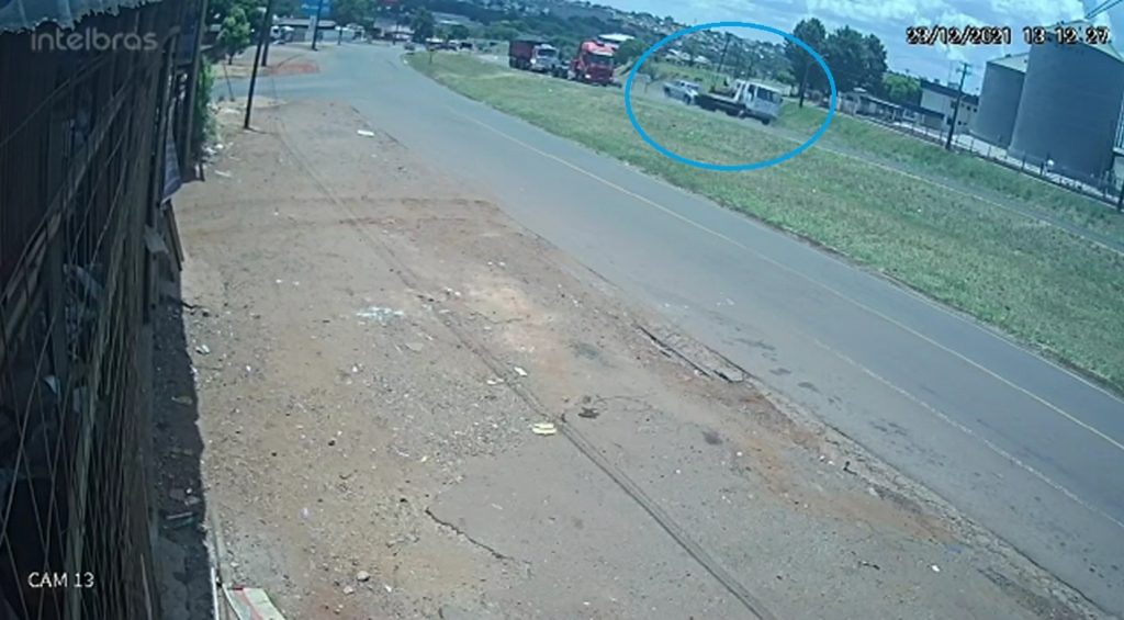 Câmera flagra colisão entre três veículos na BR-277, em Cascavel