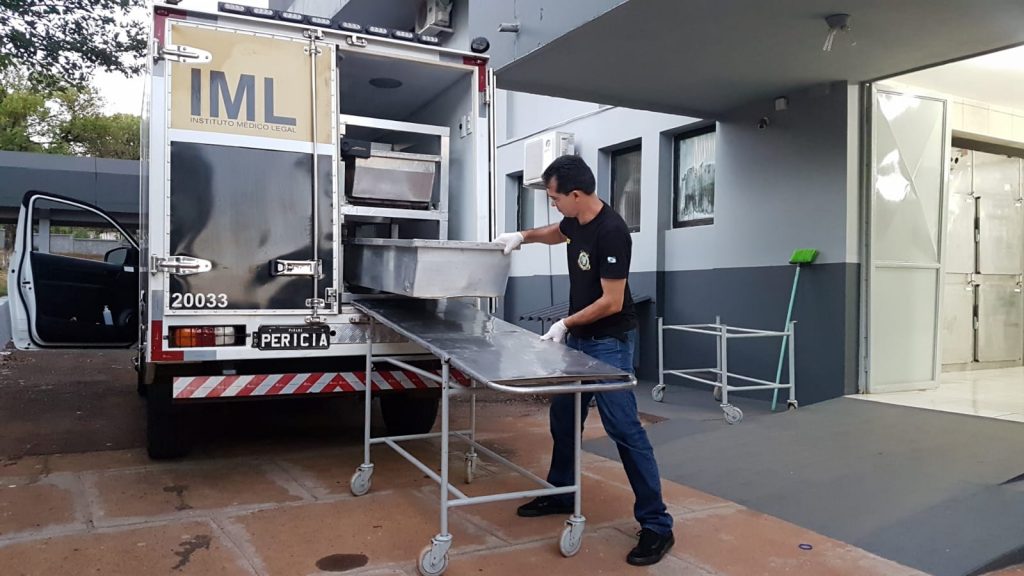 Corpo de mulher que morreu por intoxicação por medicação dá entrada no IML de Cascavel