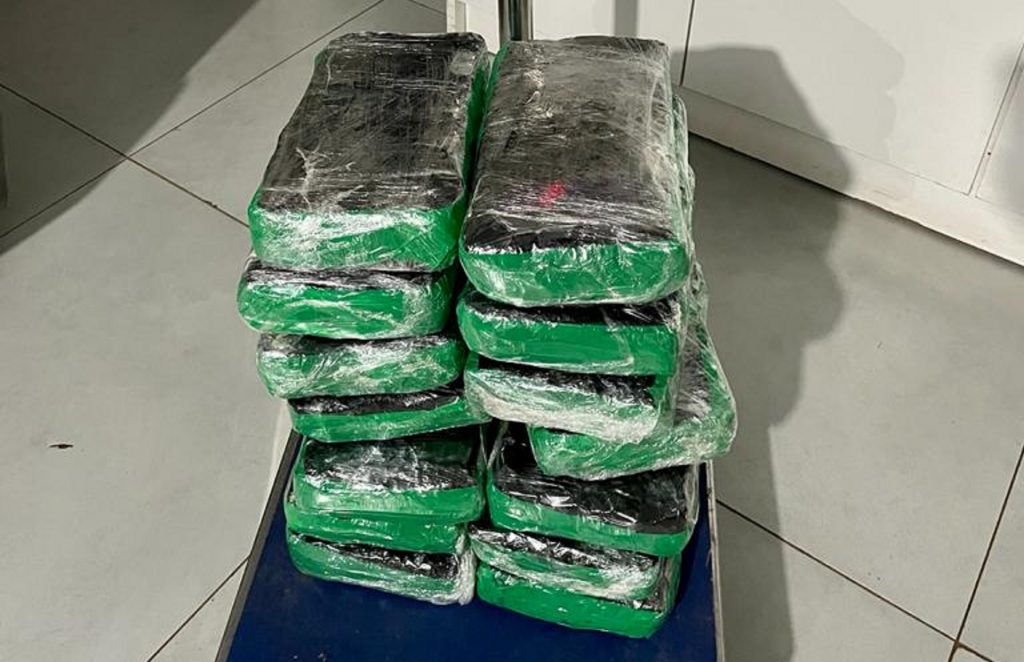 PRE detém jovem de 19 anos que transportava quase 8kg de skunk em ônibus em Iporã