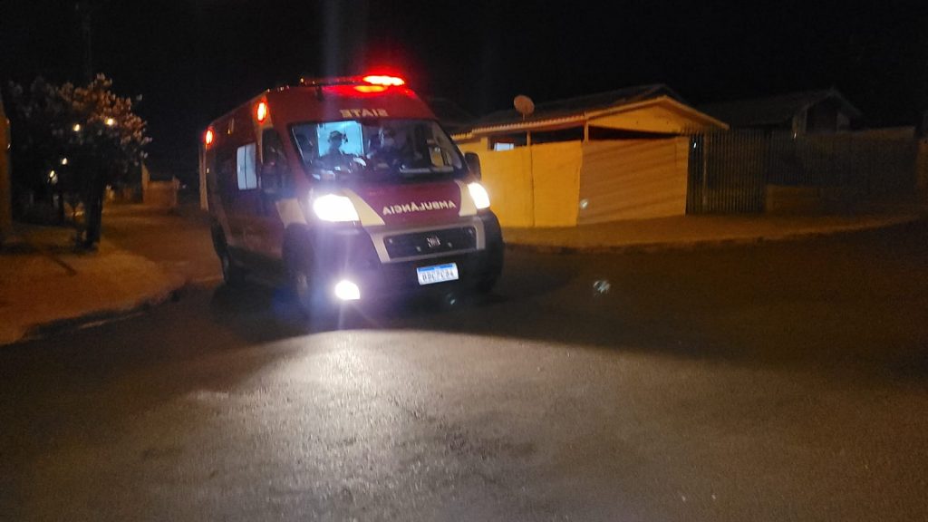 Durante o banho, mulher de 53 anos sofre queda, fica ferida e precisa dos cuidados do Siate no Bairro Guarujá