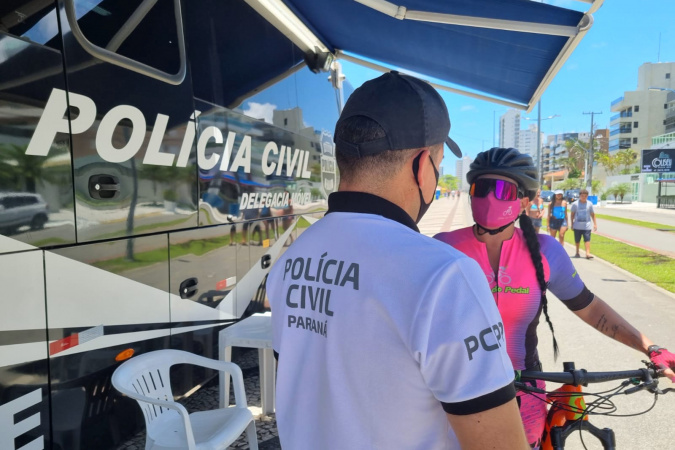 Polícia Civil atende veranistas com delegacia móvel durante o Natal em Matinhos Imagem referente a Polícia Civil atende veranistas com delegacia móvel durante o Natal em Matinhos
