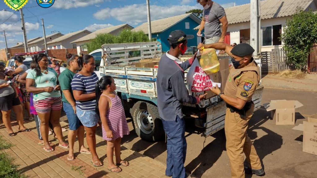 Policiais militares fazem entrega de ceias de Natal solidárias em Palmas