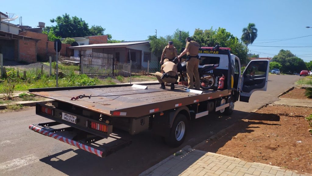 Moto com registro de furto é recuperada pela PM na Rua Recife, no Bairro Aclimação