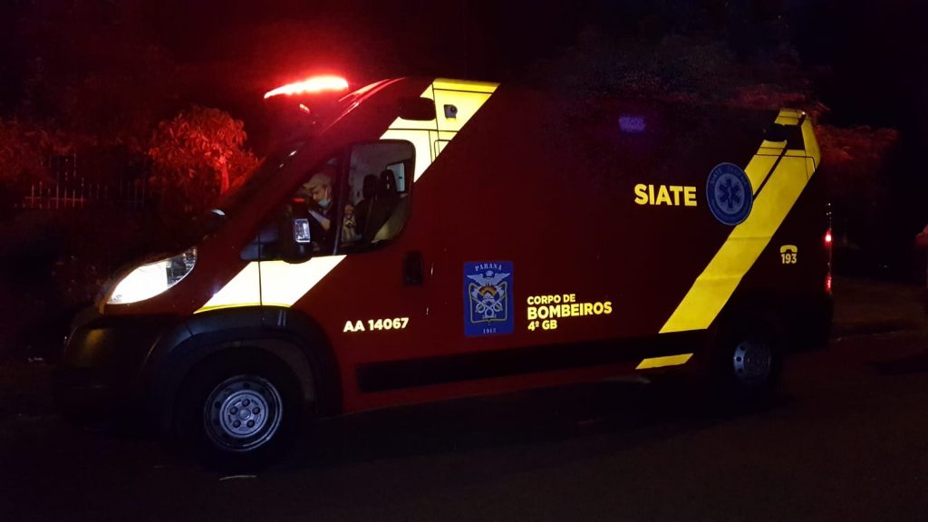 Casal sofre queda com moto no Bairro Floresta, recebe avaliação do Siate mas recusa ida ao hospital