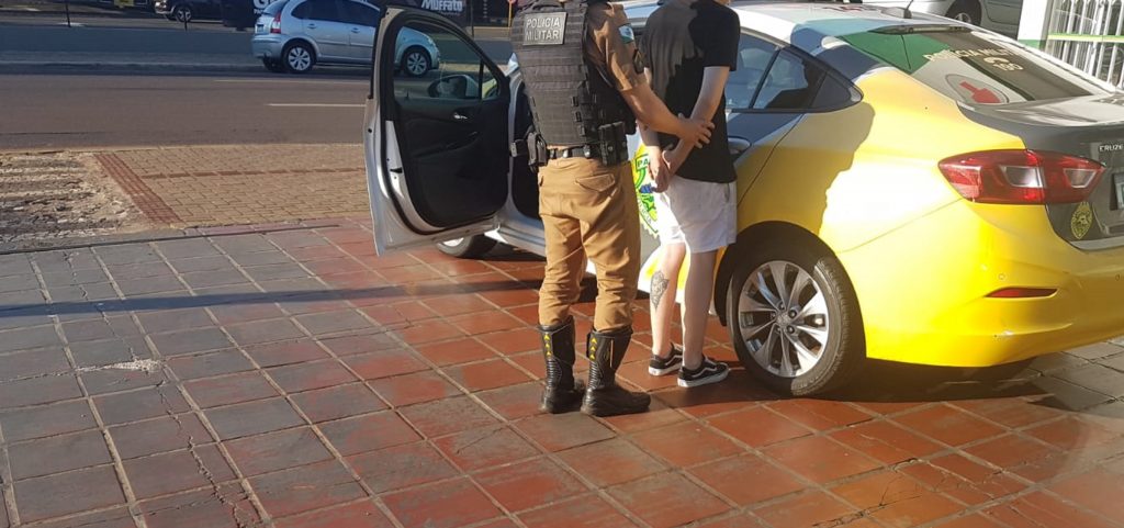 Rapaz de 19 anos é preso por embriaguez após acidente de trânsito na Rua Paraná, em Cascavel Rapaz de 19 anos é preso por embriaguez após acidente de trânsito na Rua Paraná, em Cascavel