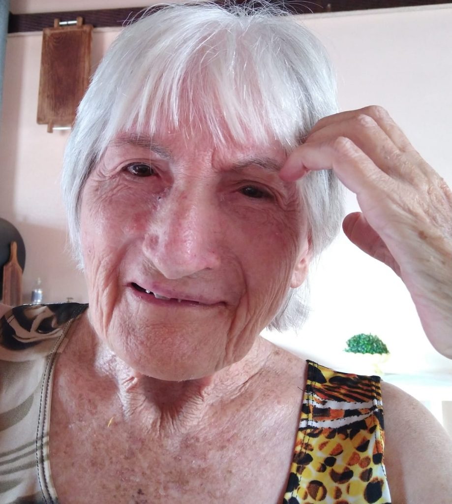 Familiares comunicam o falecimento de Ilda Ruaro de Grandis Familiares comunicam o falecimento de Ilda Ruaro de Grandis
