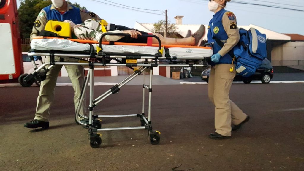 Idosa de 78 anos é socorrida pelo Siate após sofrer queda em equipamento de ginástica no Ginásio da Neva