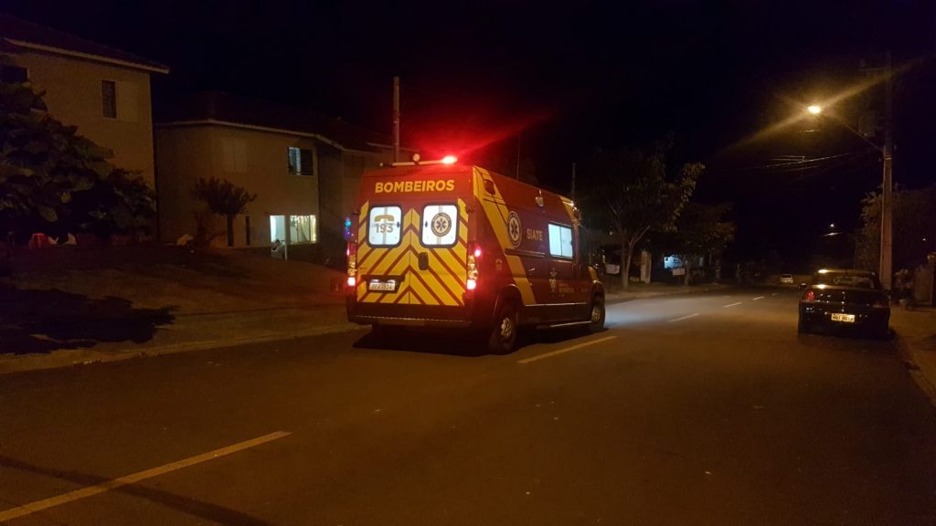 Após sofrer queda em casa no Conjunto Riviera, homem de 38 anos recebe cuidados do Siate mas recusa ida ao hospital