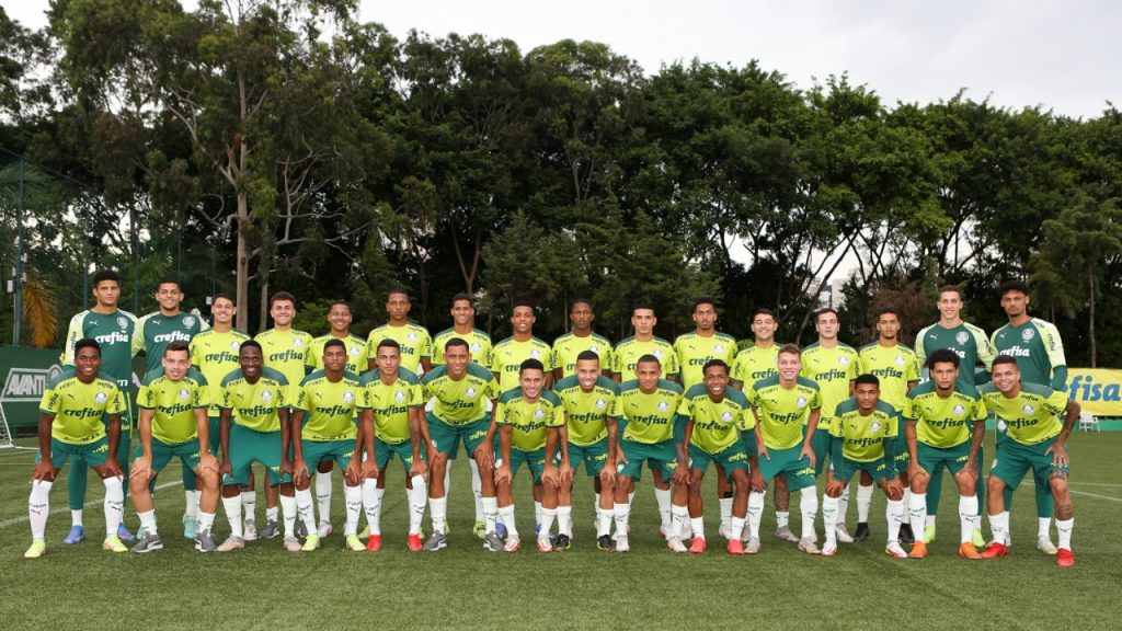 Sub-20 do Verdão realiza treino técnico de ataque contra defesa na Academia