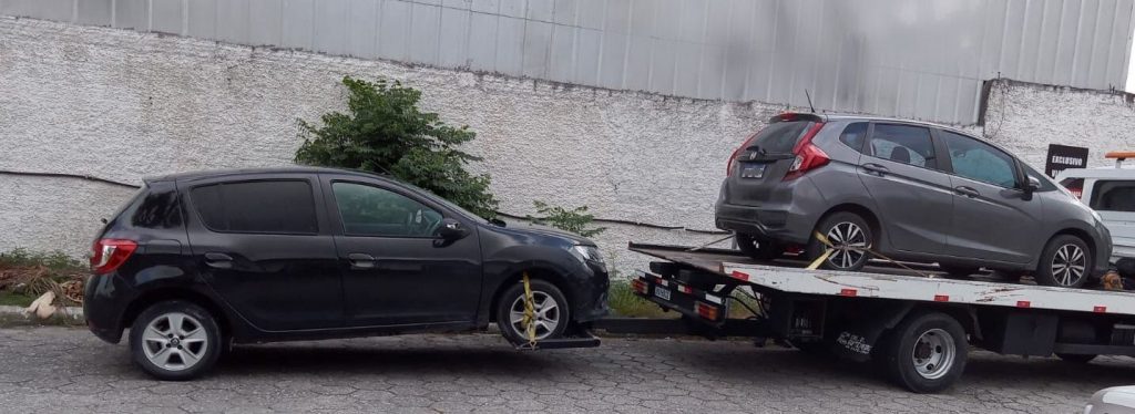 Em ação conjunta, Polícia Civil localiza veículos roubados em galpão em Palhoça
