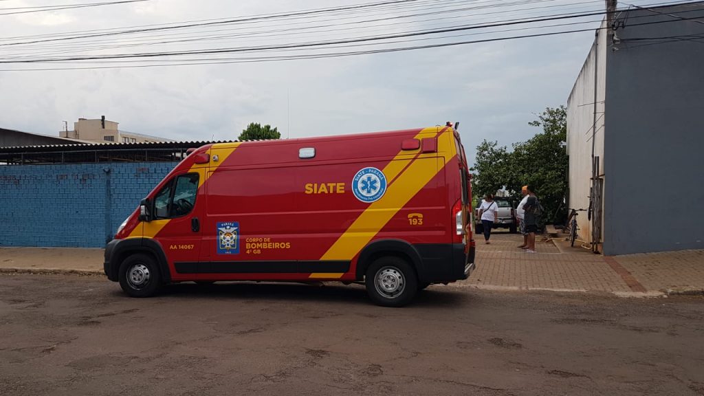 Mulher fica ferida ao ser atingida por portão, na Rua Domiciano Theobaldo Bresolin Mulher fica ferida ao ser atingida por portão, na Rua Domiciano Theobaldo Bresolin