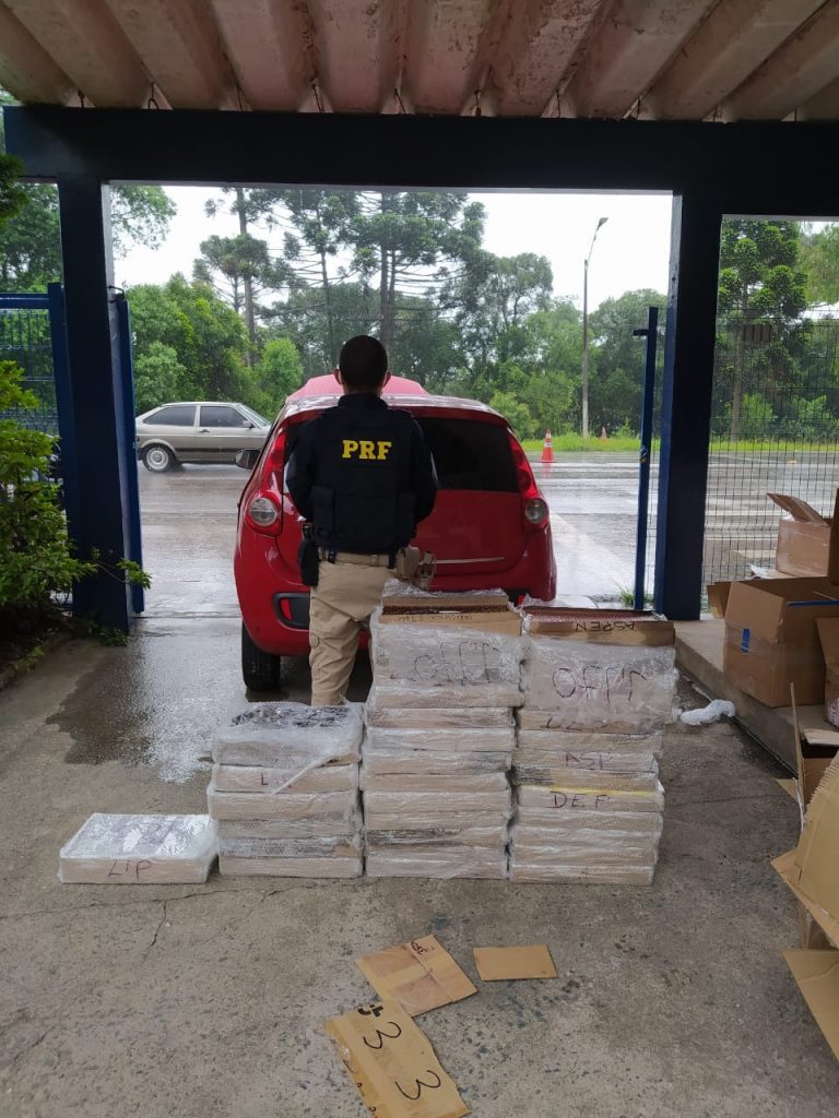 PRF apreende mais de R$ 1,1 milhão em anabolizantes no Paraná PRF apreende mais de R$ 1,1 milhão em anabolizantes no Paraná
