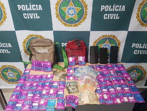 Quatro homens são presos acusados de aplicar golpes por meio de cartões de vale transporte