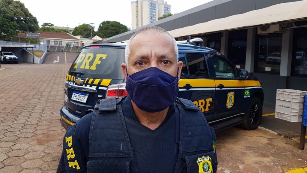 Inspetor da PRF dá orientações quanto aos cuidados no trânsito, especialmente neste período de fim de ano