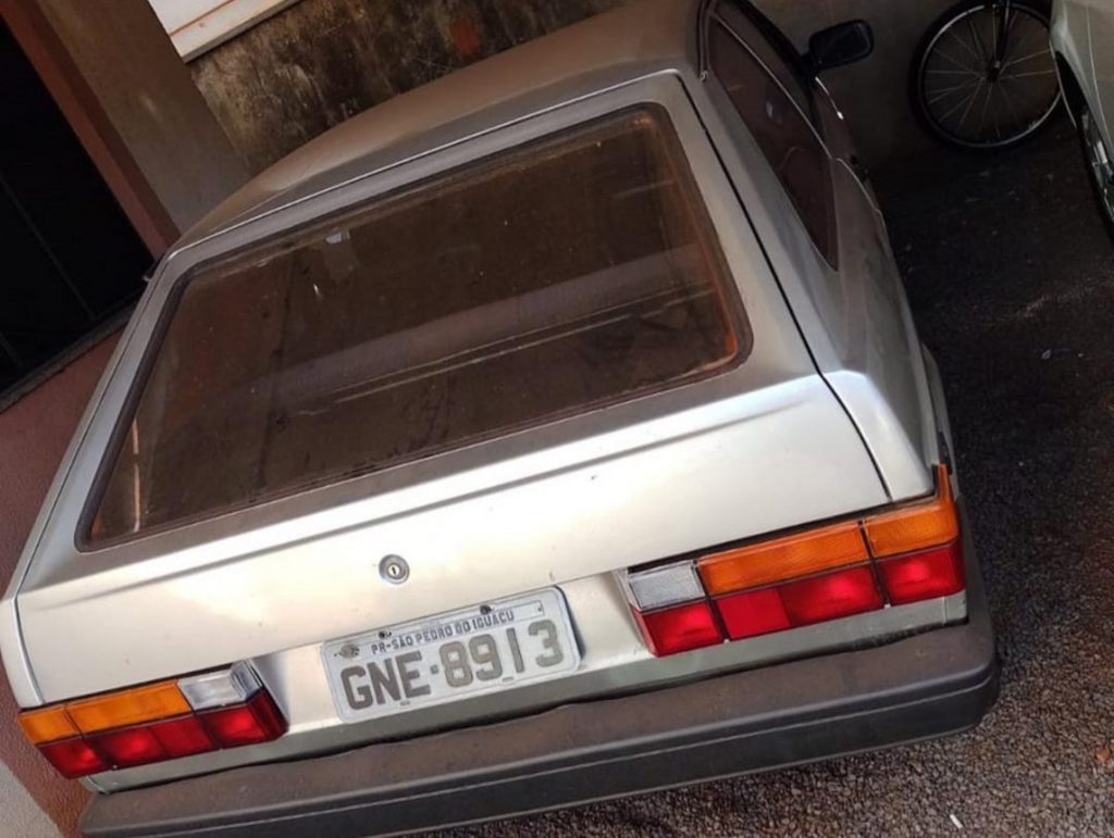 Gol com placas GNE-8913 é furtado na Rua Paraná, no Centro