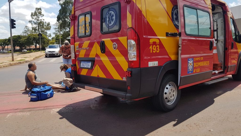 Após colisão, motociclista também é atropelado por caminhonete na Avenida Tito Muffato