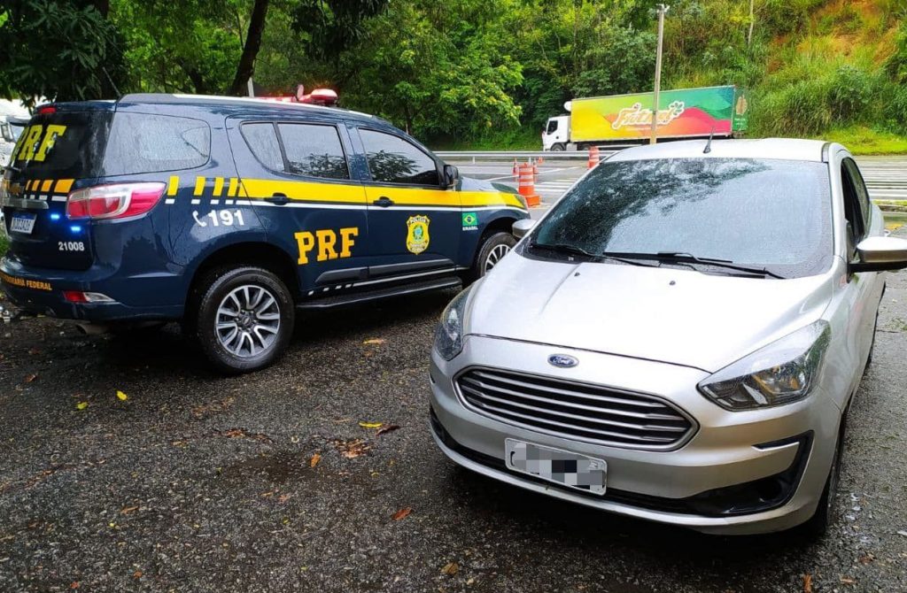 PRF recupera veículo com registro de apropriação indébita, em Três Rios/RJ PRF recupera veículo com registro de apropriação indébita, em Três Rios/RJ