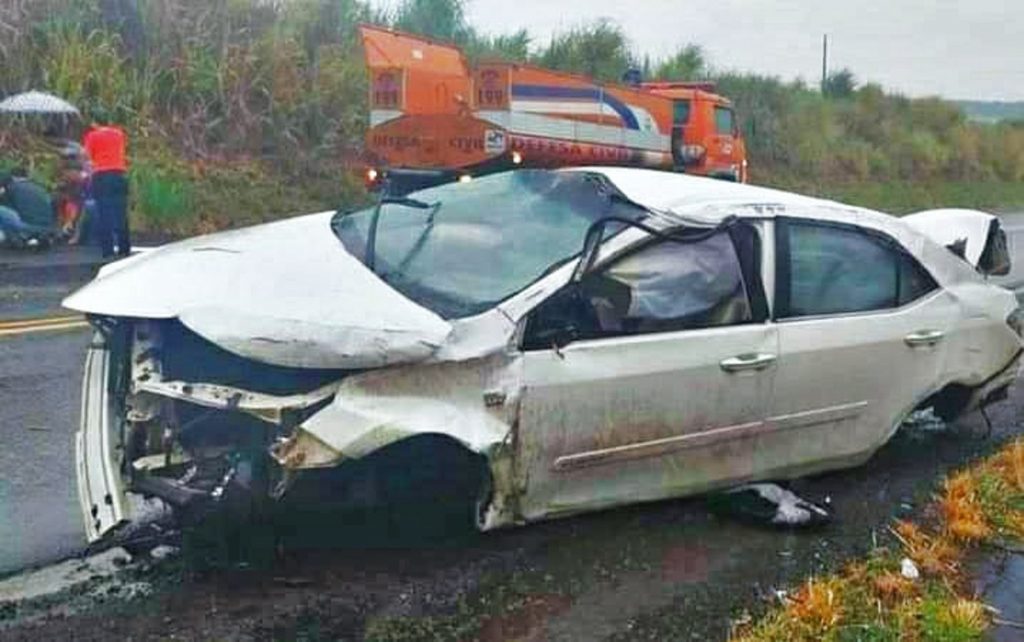 Mulher morre após capotamento de veículo na PR-463, entre Colorado e Paranacity