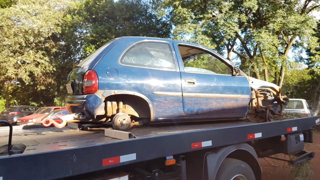 ‘Depenado’, veículo Corsa que estava com registro de furto é encontrado pela PM