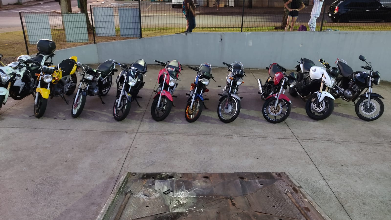 Dez motocicletas foram apreendidas em ação realizada em Cascavel Imagem referente a Dez motocicletas foram apreendidas em ação realizada em Cascavel
