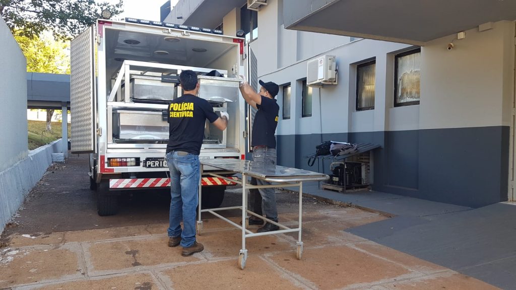 Vítima de acidente, corpo de Celso de Oliveira Tomaz é levado ao IML de Cascavel Vítima de acidente, corpo de Celso de Oliveira Tomaz é levado ao IML de Cascavel