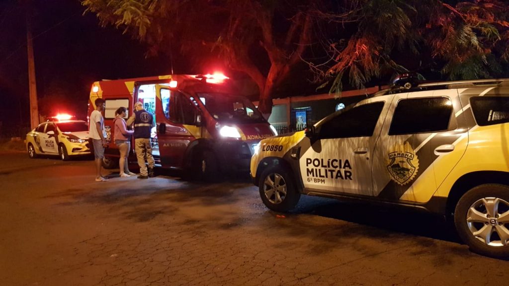 Homens são feridos por espeto e faca na Rua Pombo Correio Homens são feridos por espeto e faca na Rua Pombo Correio