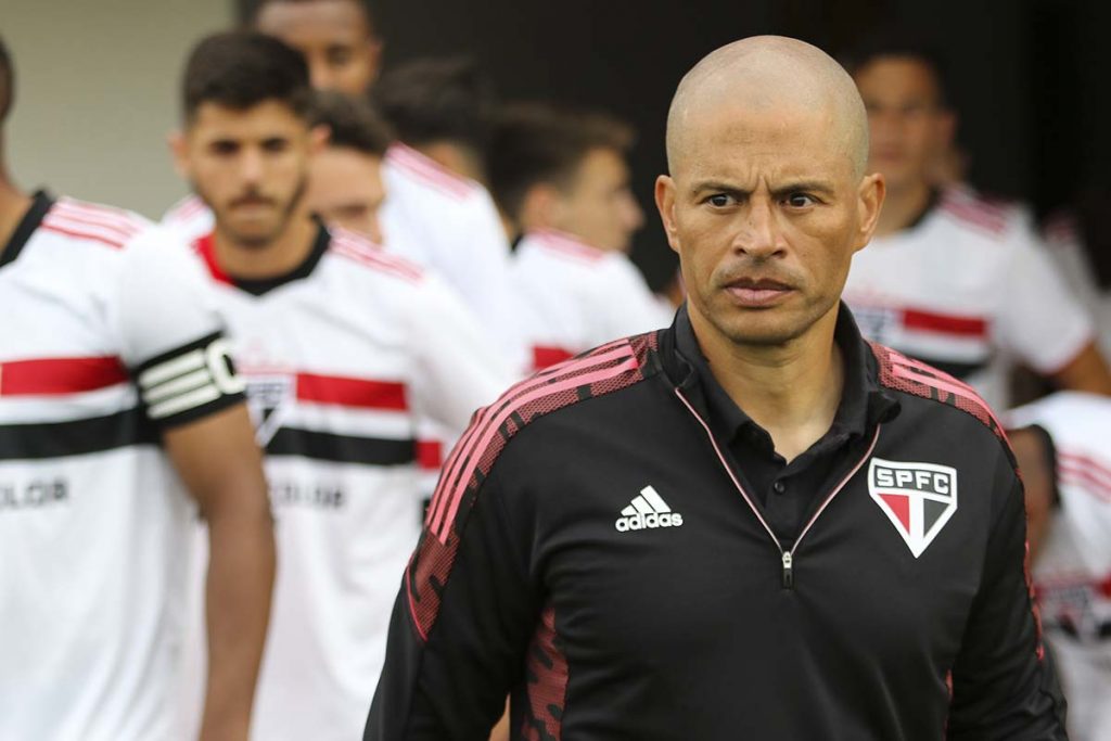 Técnico Alex de Souza destaca evolução e confiança do elenco Sub-20