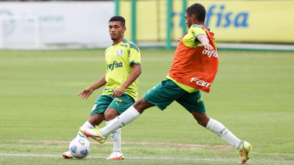 Sub-20 do Palmeiras realiza treino tático no primeiro dia do ano