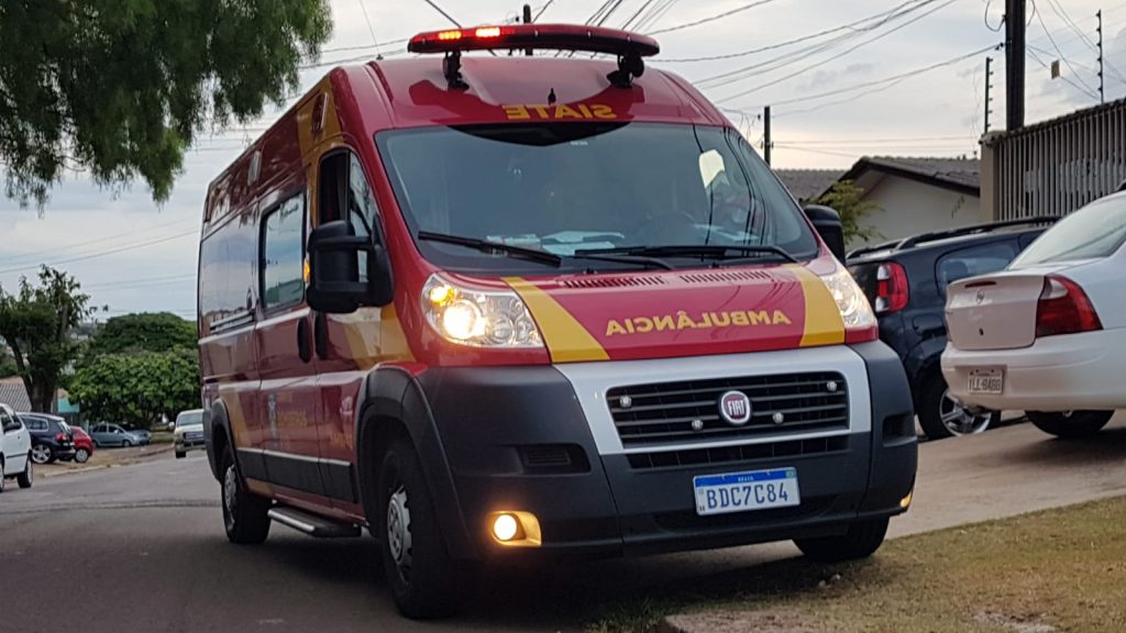 Idoso fere o braço ao sofrer queda em casa e precisa dos cuidados do Siate no Alto Alegre