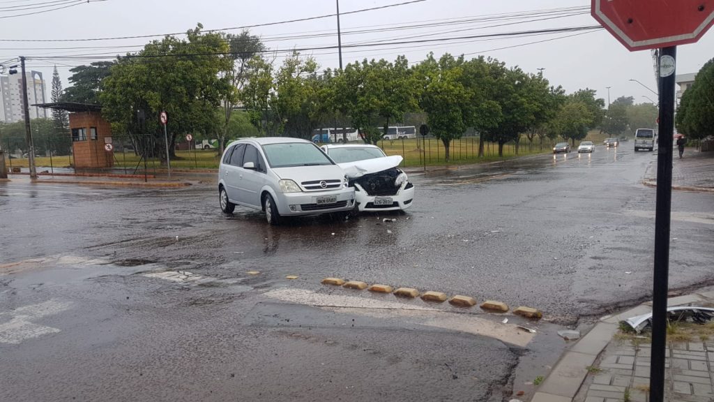 Acidente de trânsito é registrado na Rua São Paulo, em Cascavel
