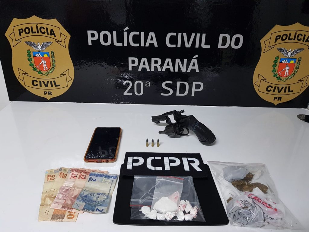 Polícia Civil de Toledo detém jovem com maconha, cocaína e arma de fogo Polícia Civil de Toledo detém jovem com maconha, cocaína e arma de fogo