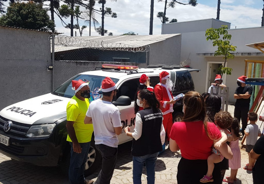 PCPR distribui 127 brinquedos e 150 kits de doces em Piraquara