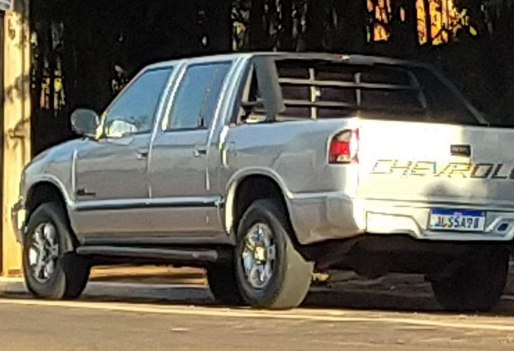 Caminhonete S10 de cor prata com placas JLS-5A98 é furtada no Centro de Cascavel